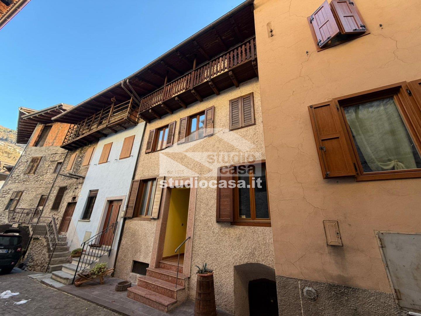 Casa Unifamiliare in vendita a Cimone