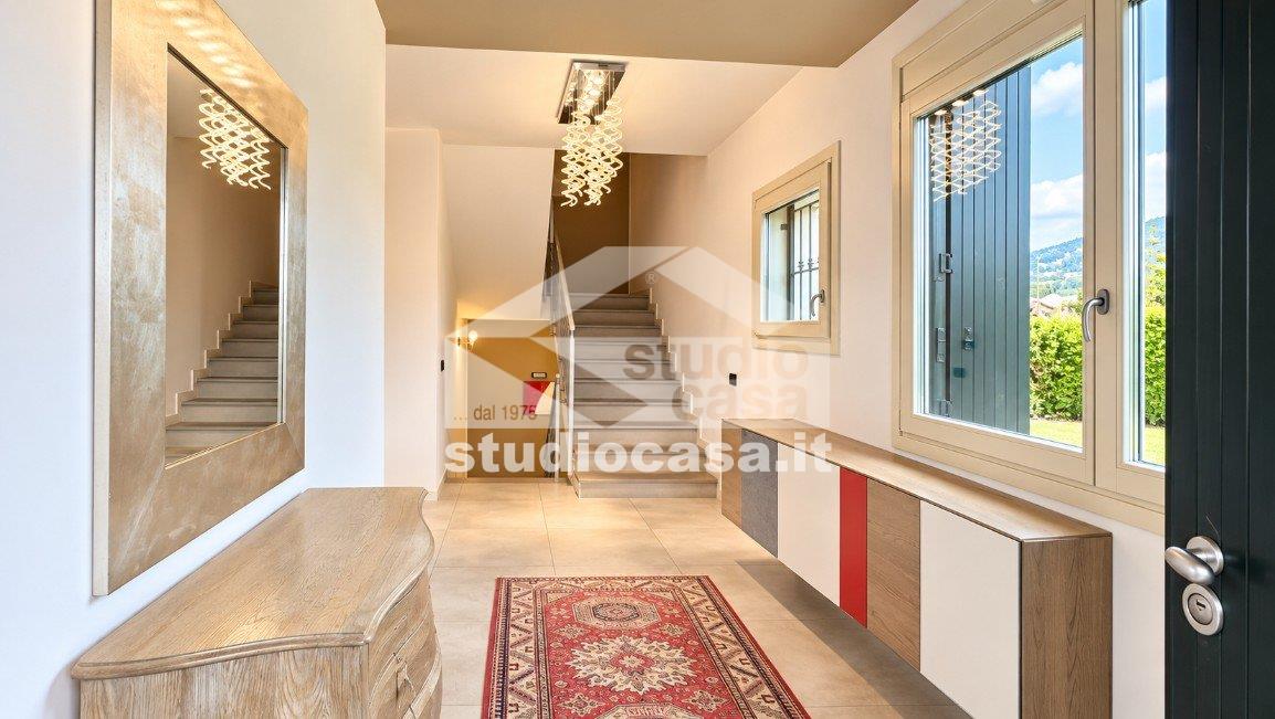 Villa a schiera di testa in vendita a Valbrembo