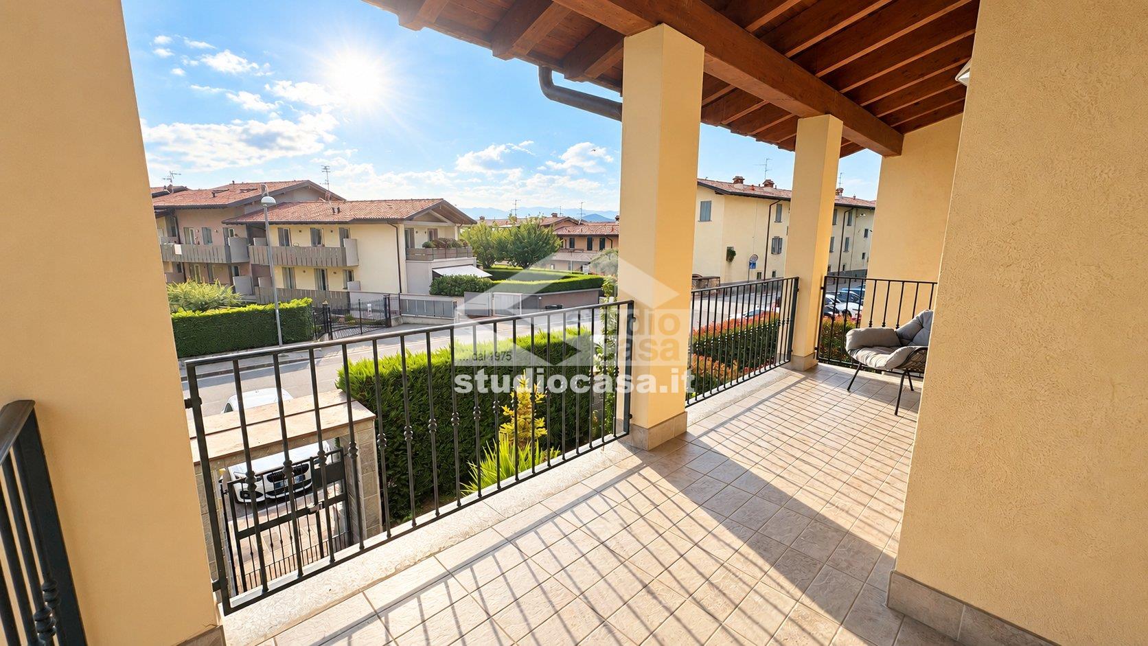 Villa a schiera di testa in vendita a Valbrembo