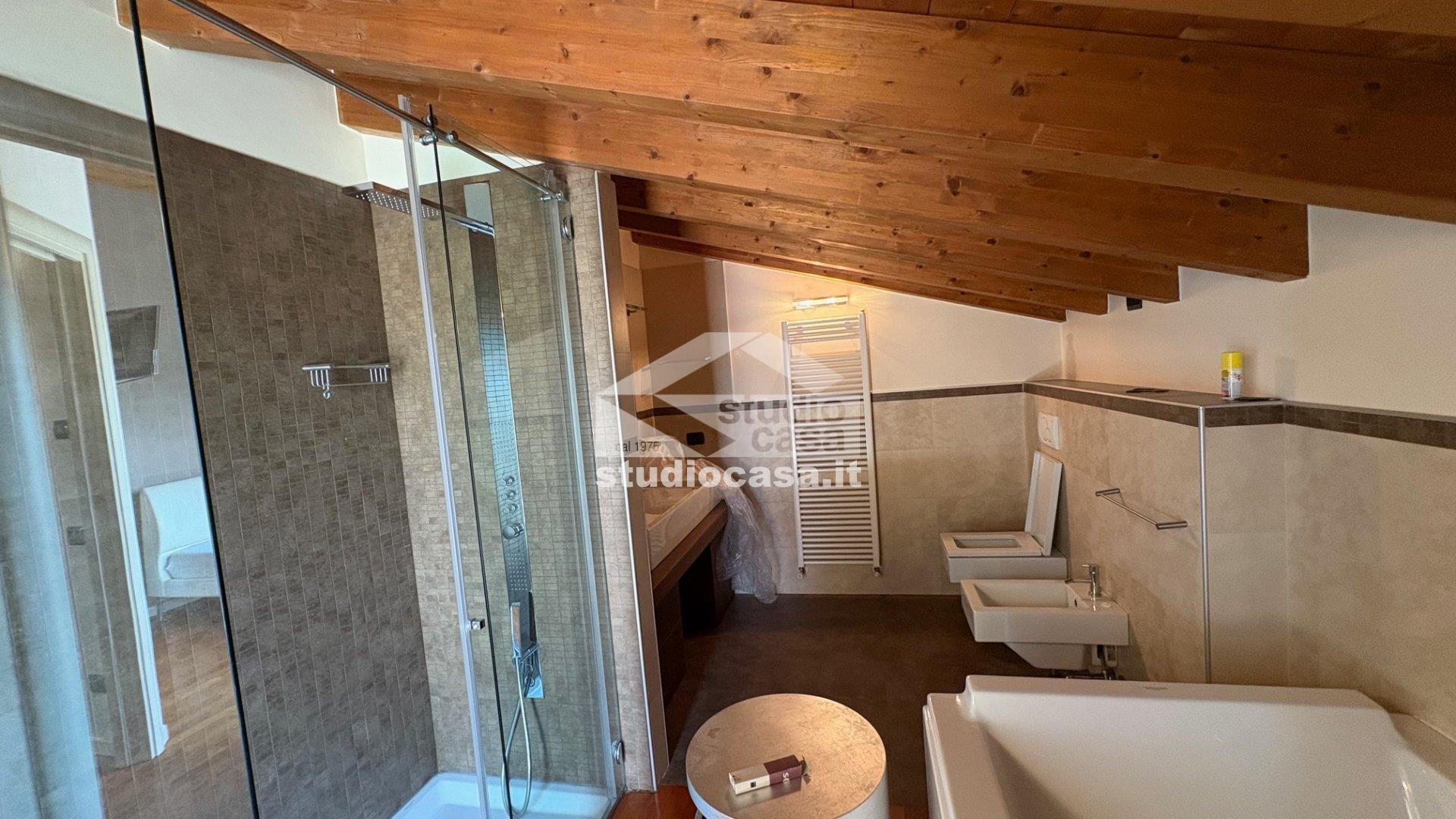 Appartamento in Villa in vendita a Azzano San Paolo