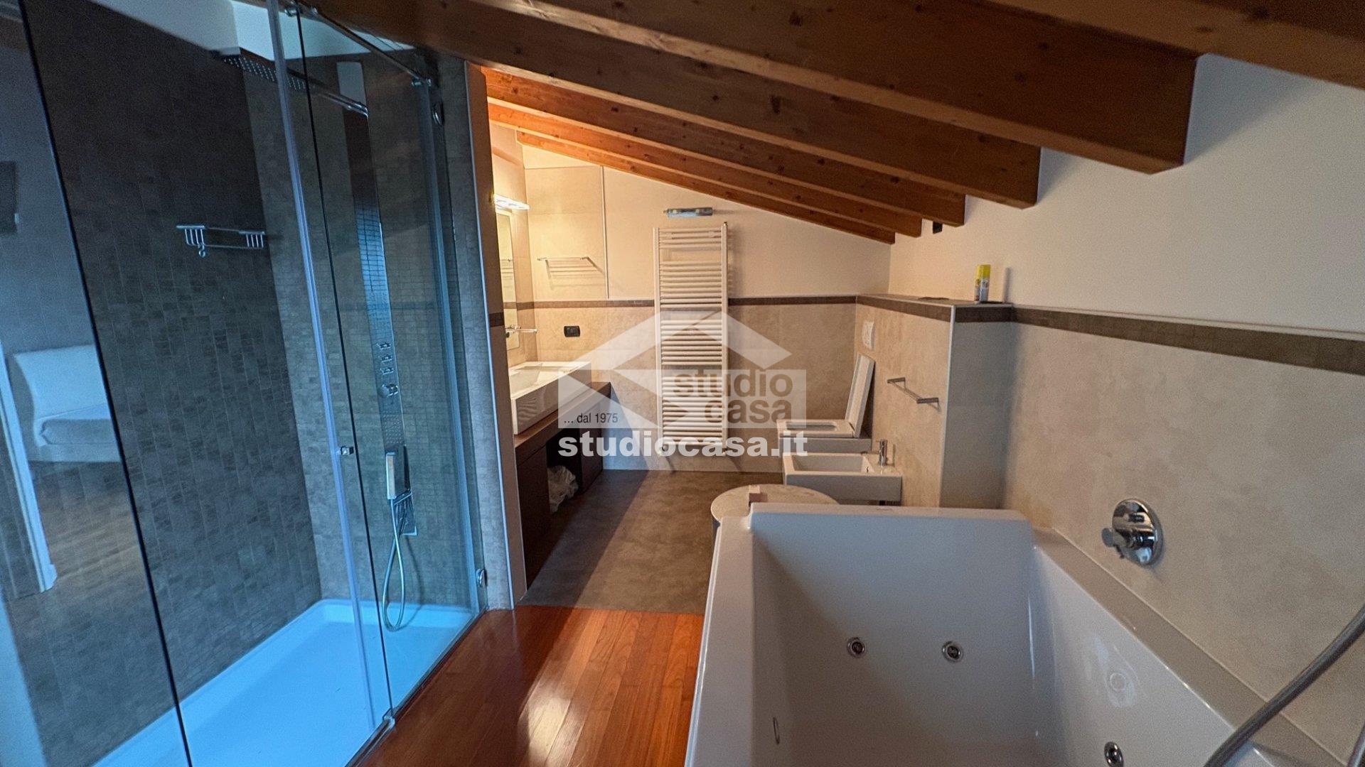 Appartamento in Villa in vendita a Azzano San Paolo