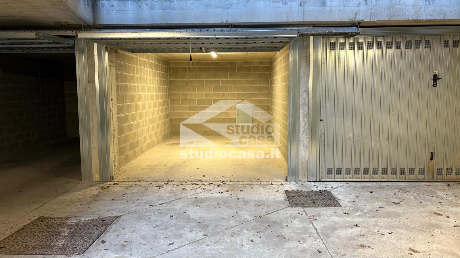 Box / Autorimessa in affitto a Bergamo