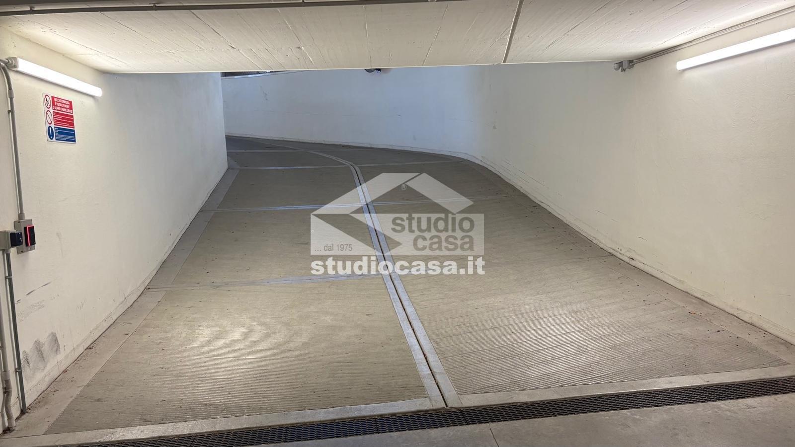 Box / Autorimessa in affitto a Bergamo