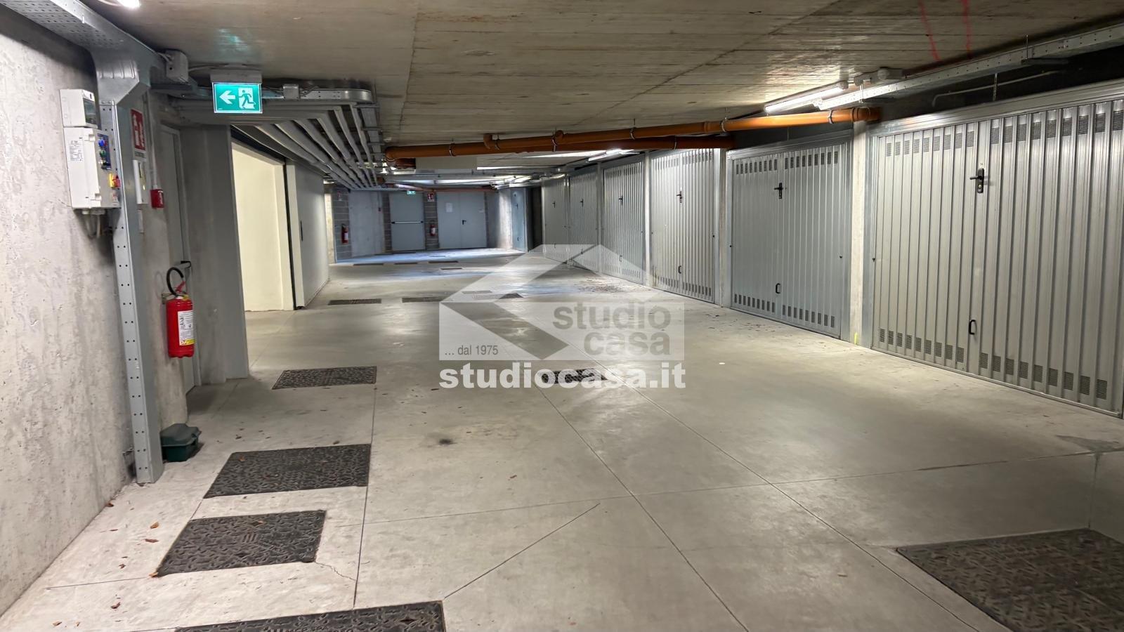 Box / Autorimessa in affitto a Bergamo