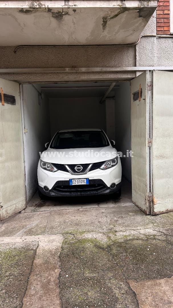 Box / Autorimessa in affitto a Bergamo