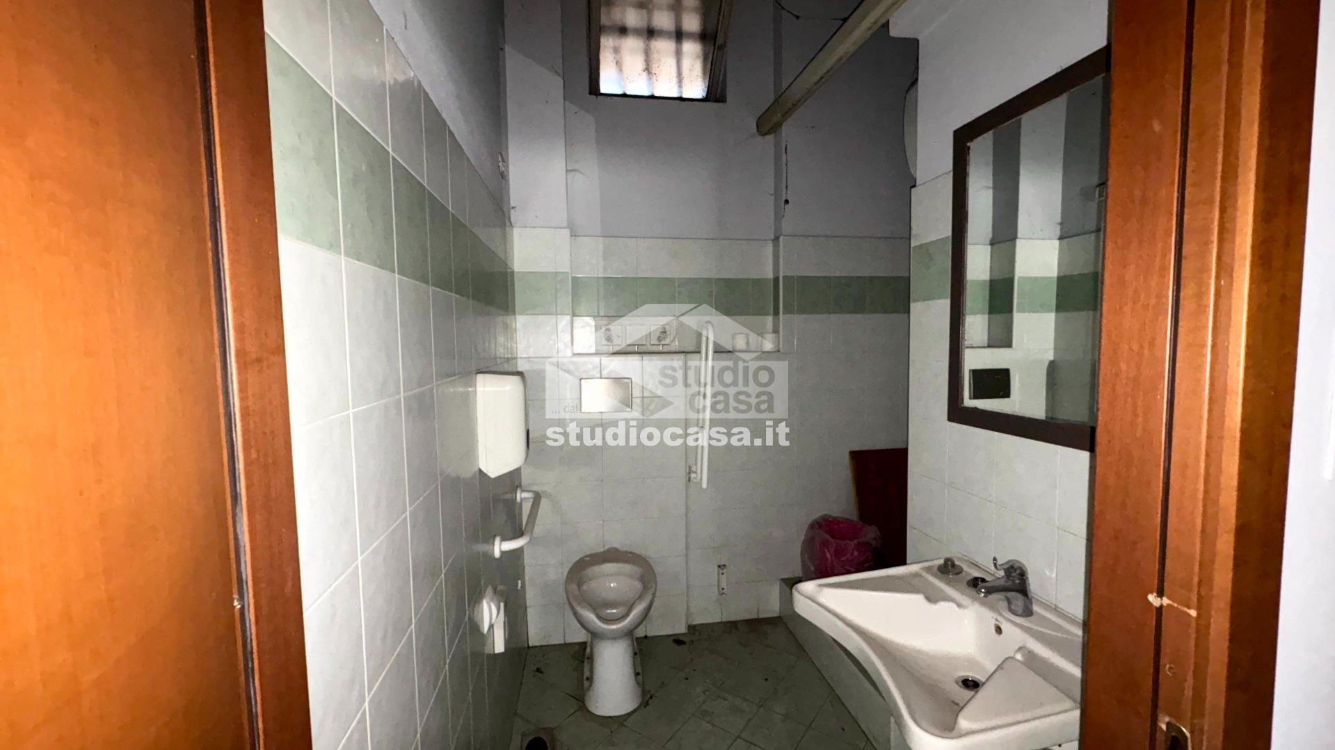 Negozio in affitto a Bergamo