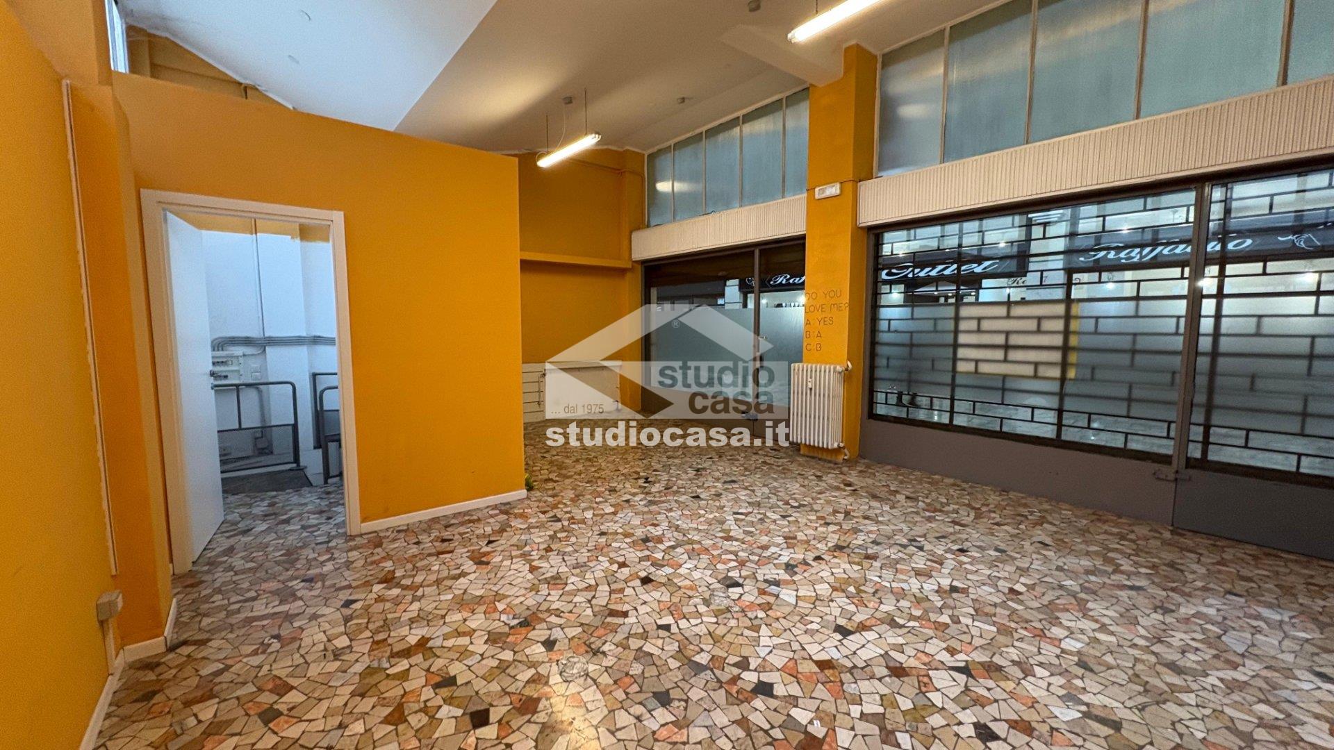 Negozio in affitto a Bergamo