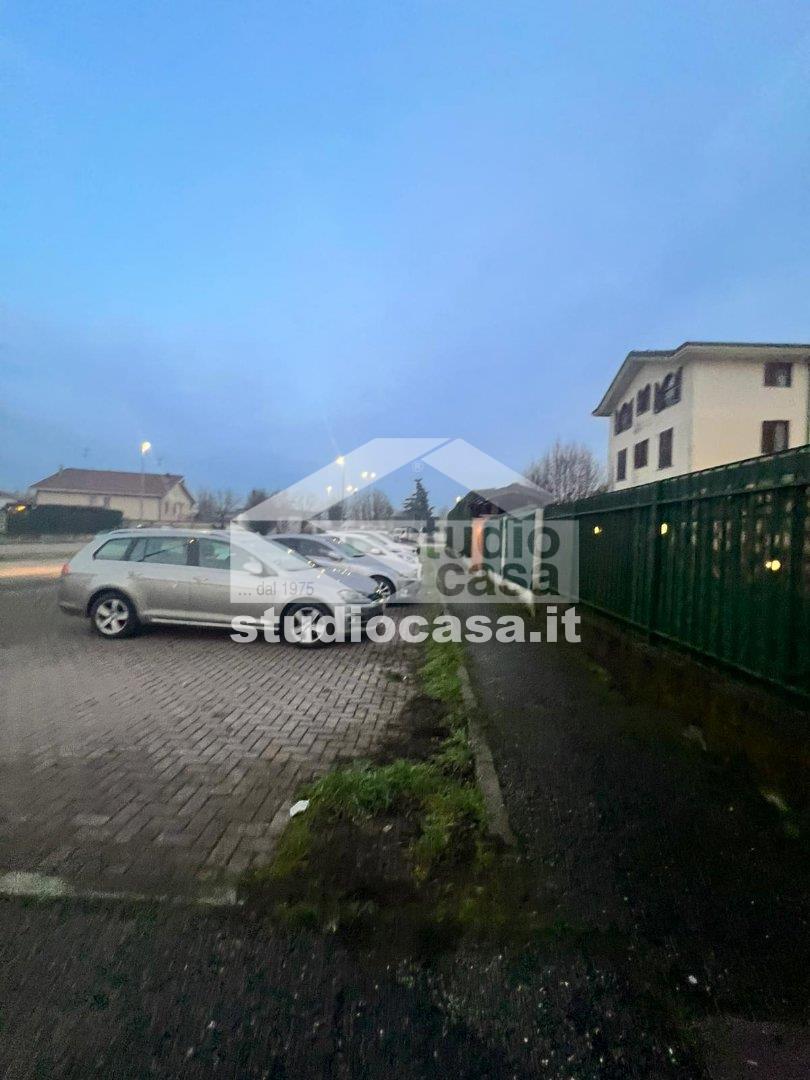 Box / Autorimessa in vendita a Landriano