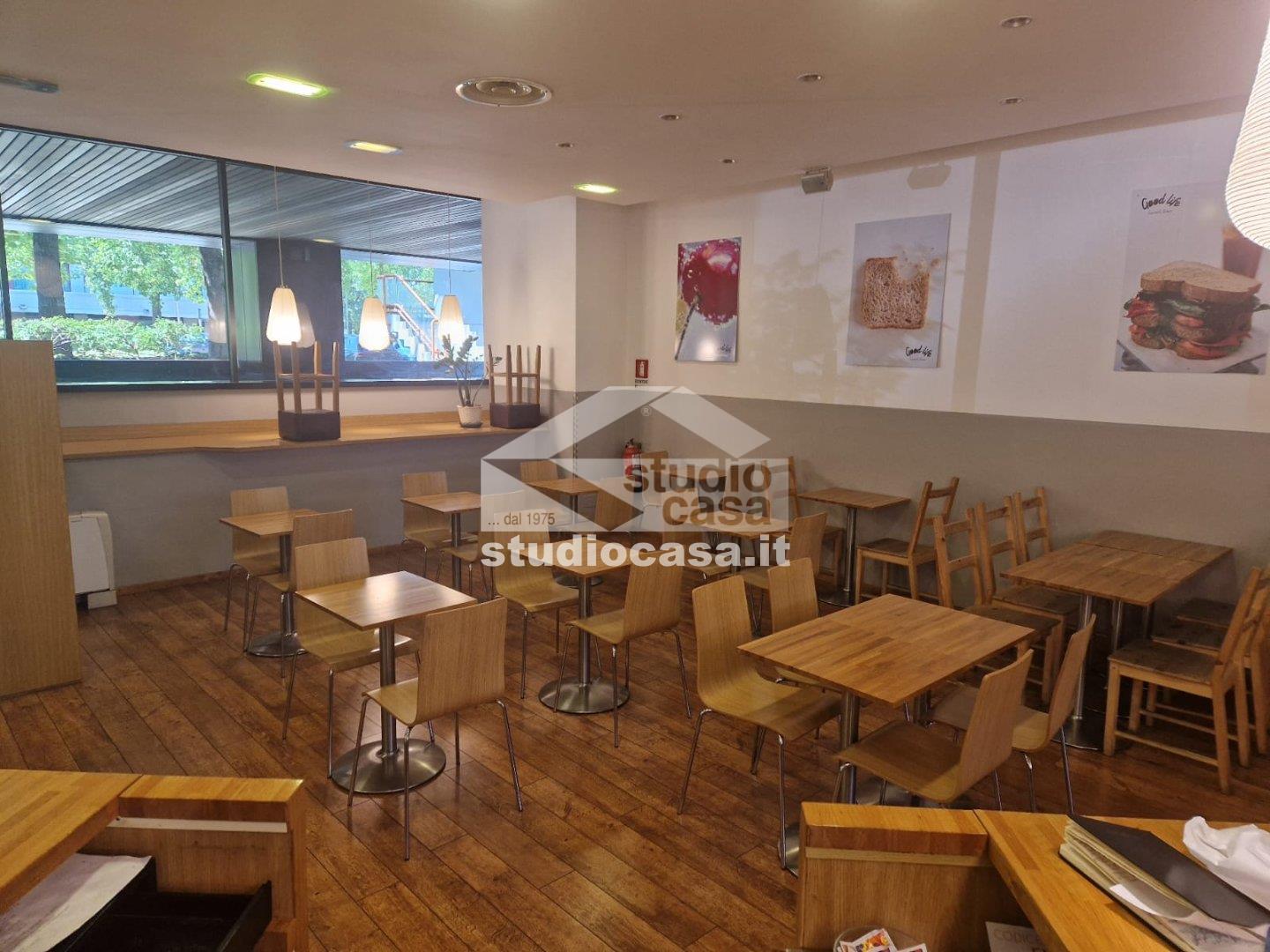 Bar/Pub in vendita a Assago