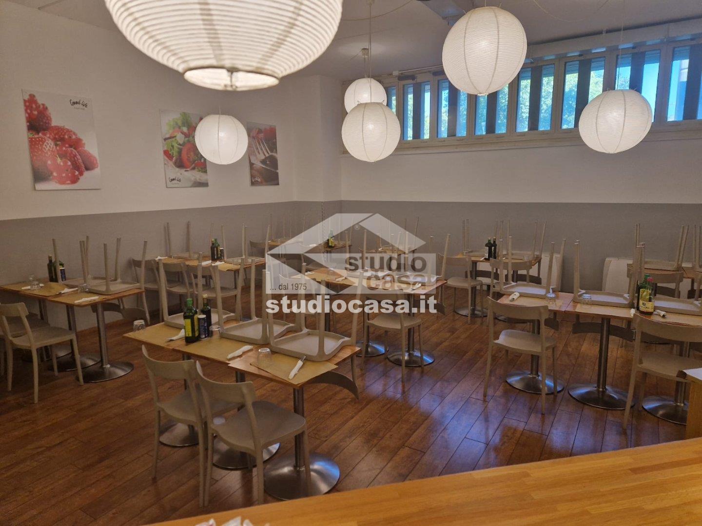 Bar/Pub in vendita a Assago