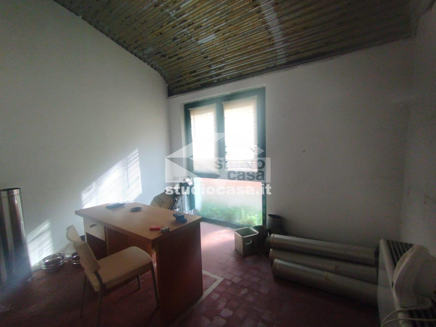 Deposito in affitto a Linarolo