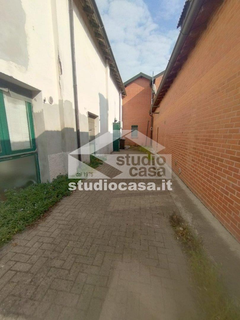 Deposito in affitto a Linarolo