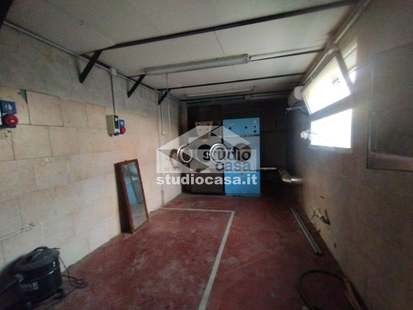 Deposito in affitto a Linarolo