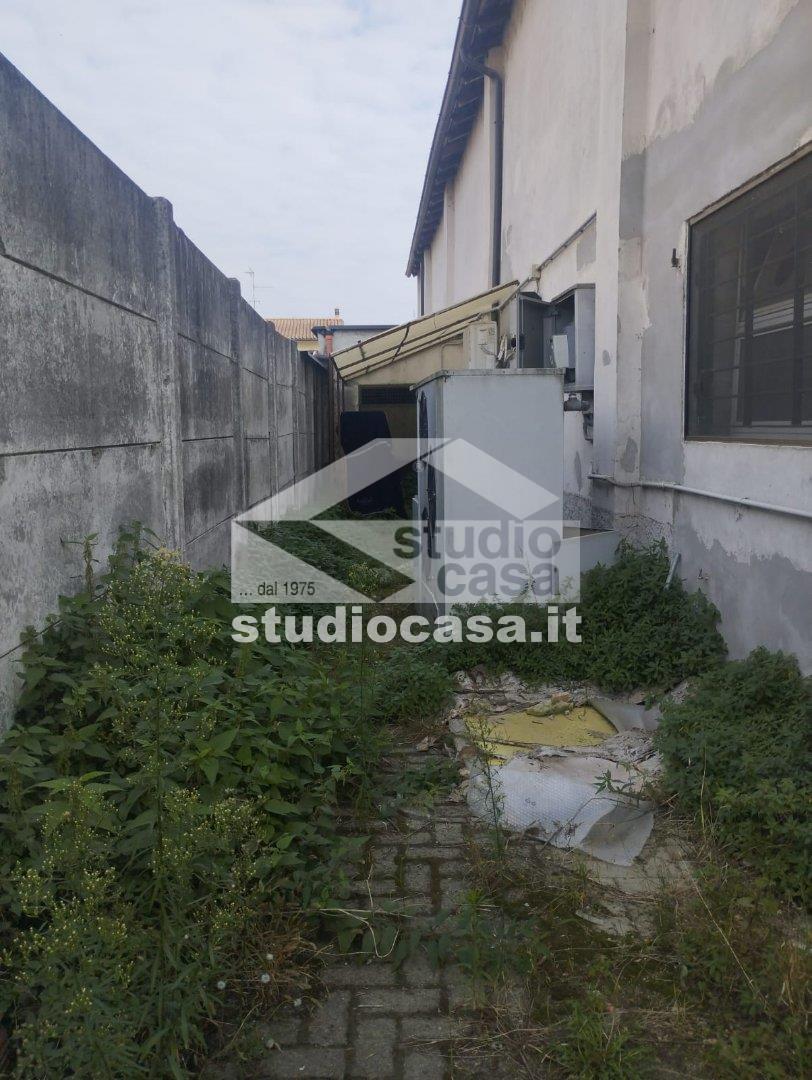 Deposito in affitto a Linarolo