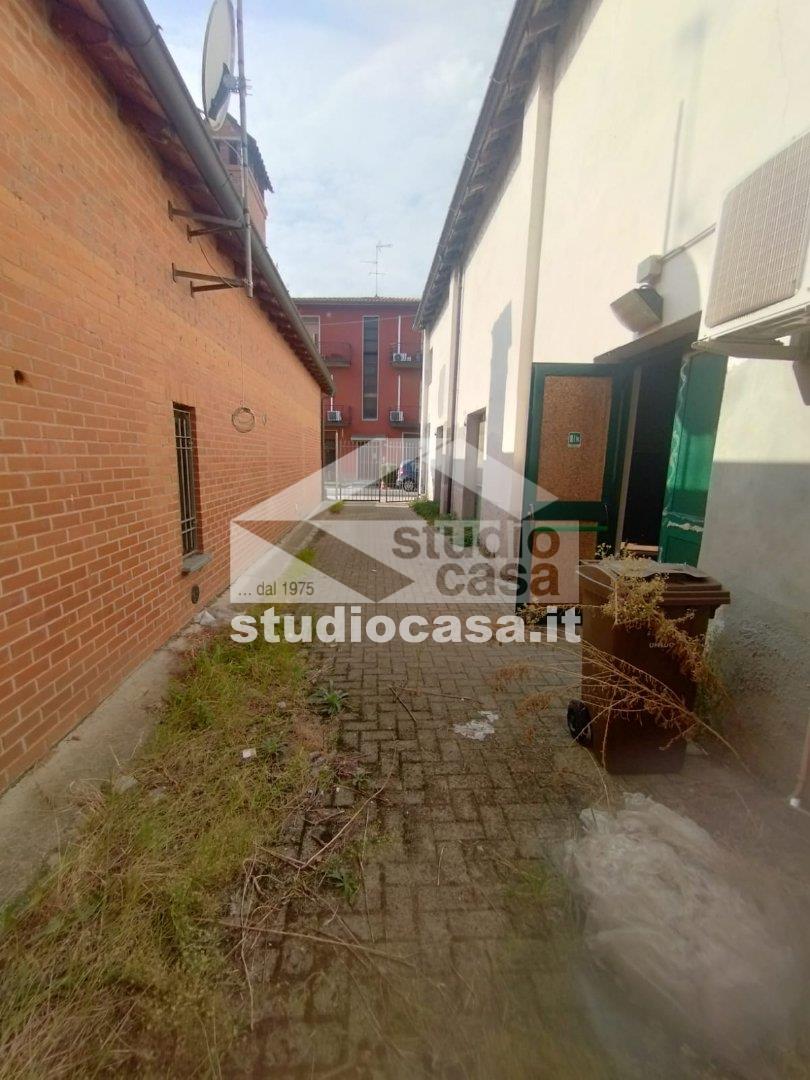 Deposito in affitto a Linarolo