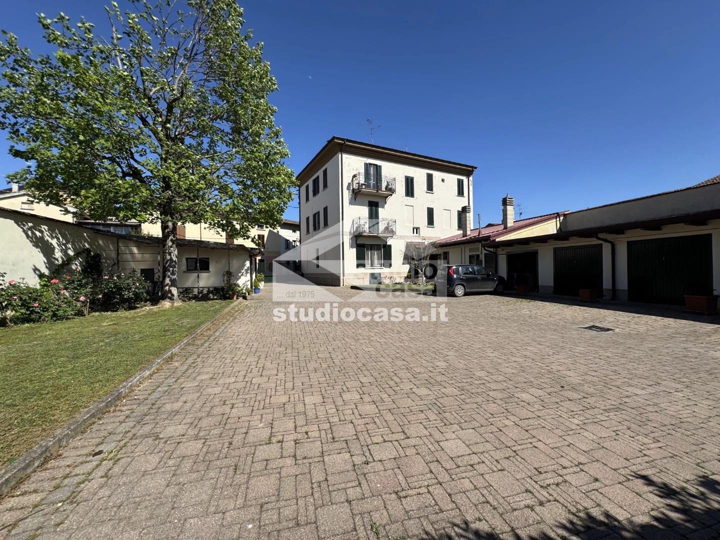 Stabile in vendita a Cumignano sul Naviglio