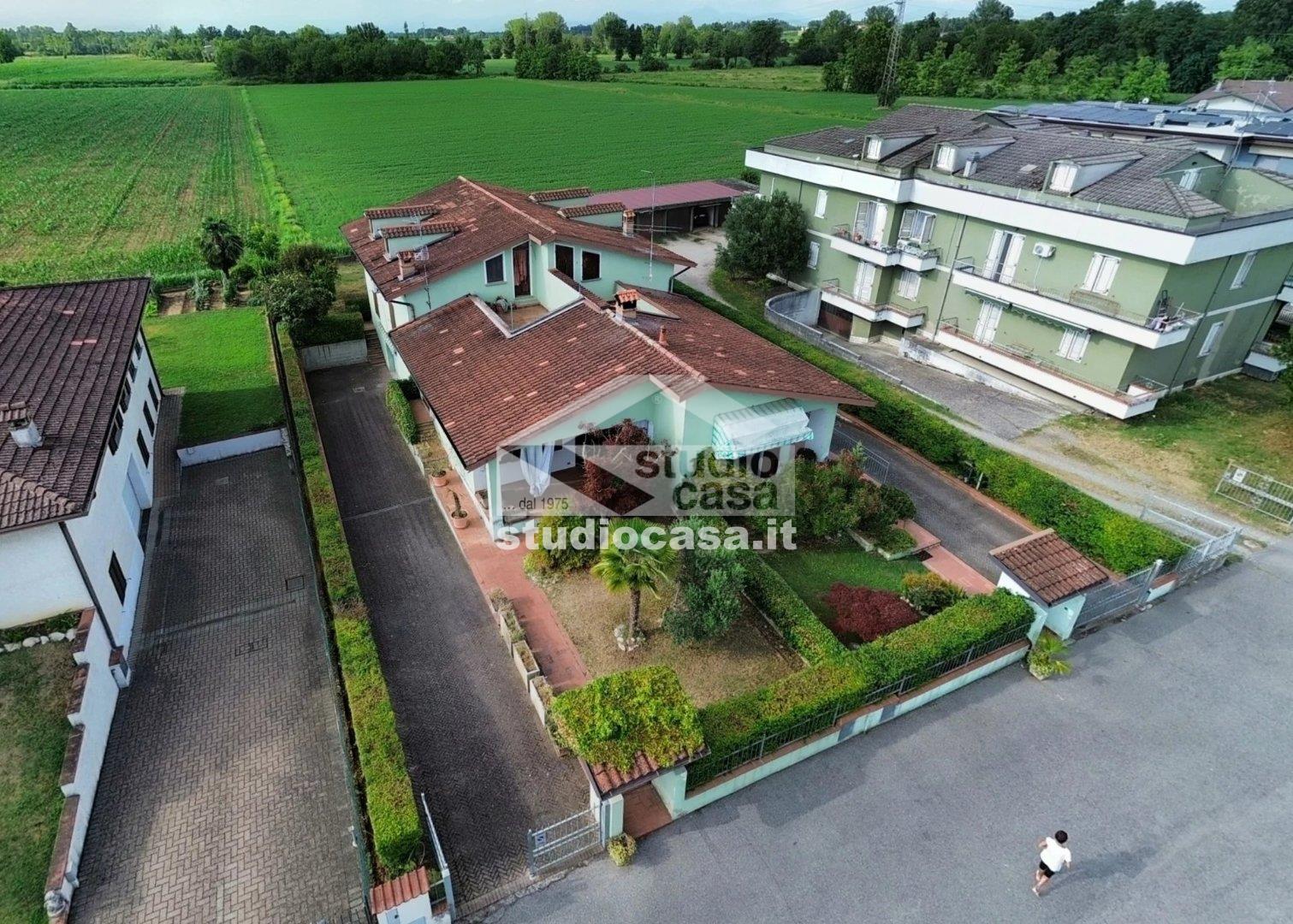 Casa Bifamiliare in vendita a Romanengo