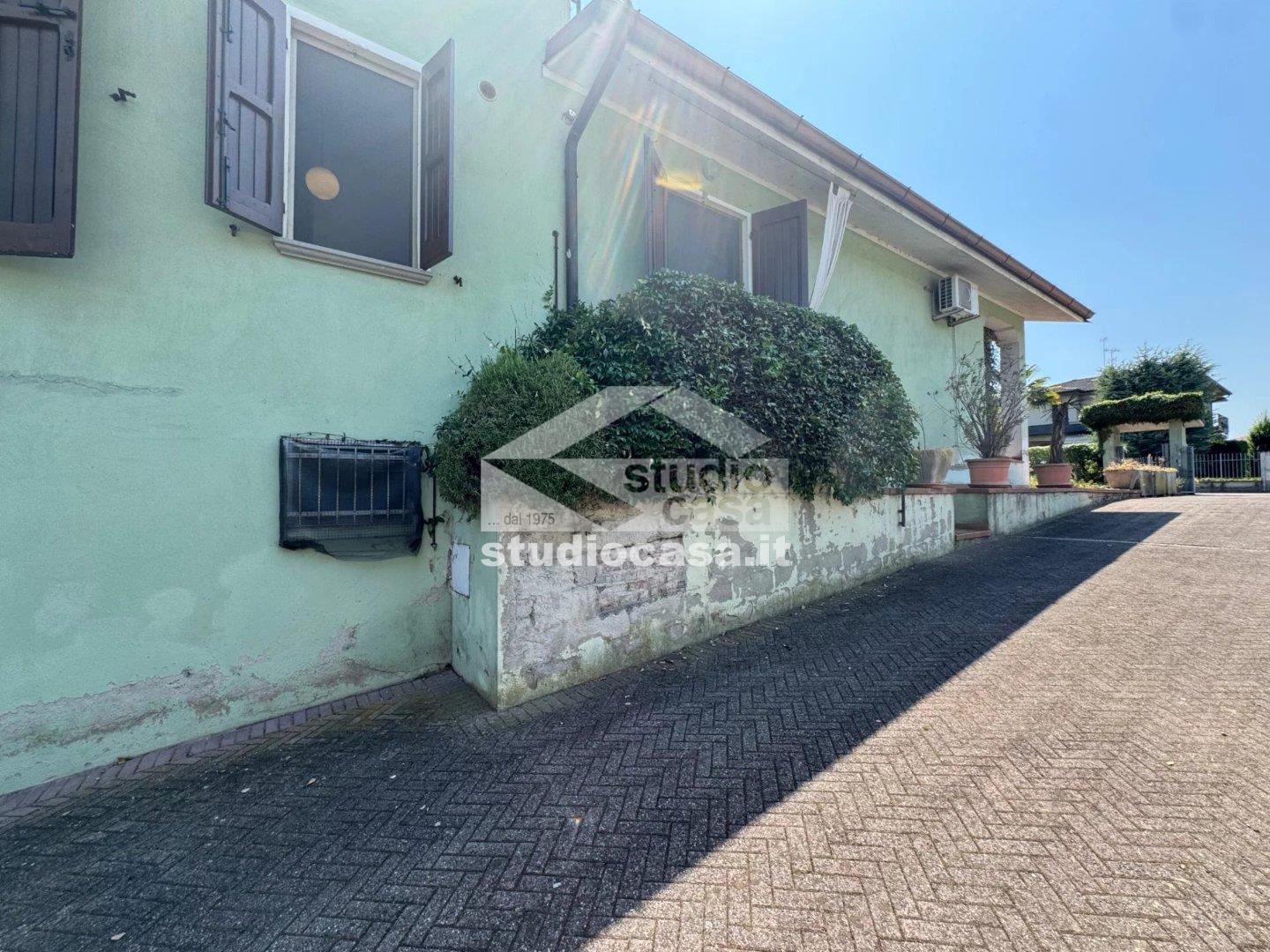 Casa Bifamiliare in vendita a Romanengo