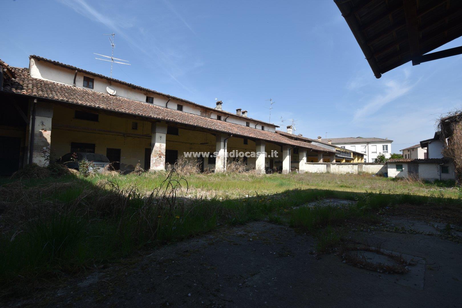 Cascina in vendita a Pianengo