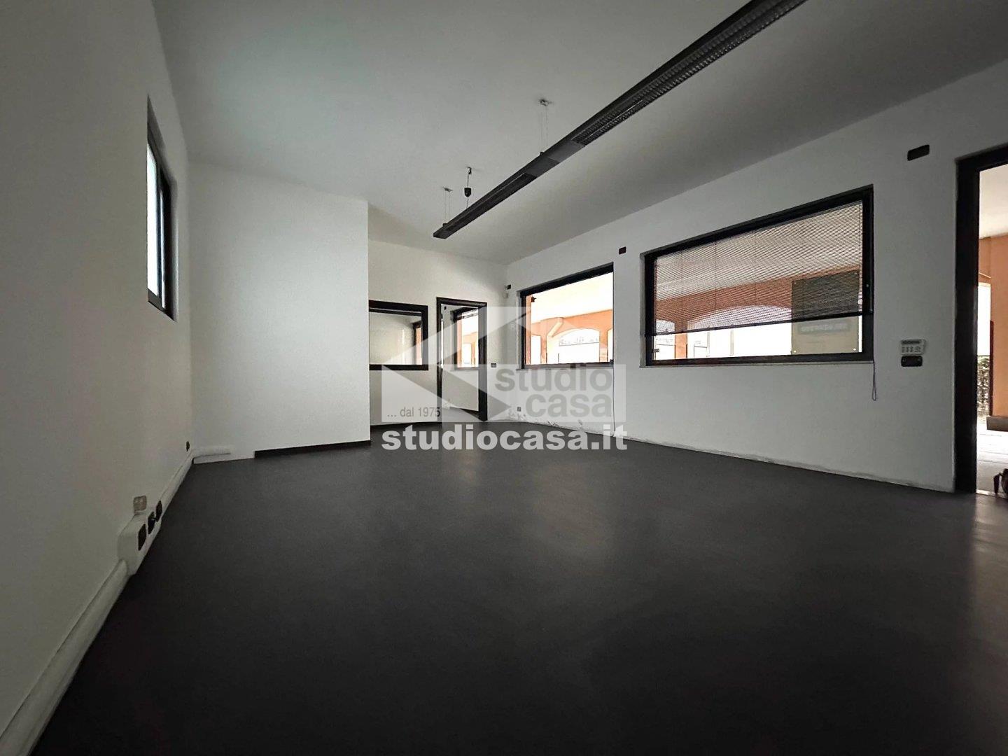 Negozio in vendita a Crema