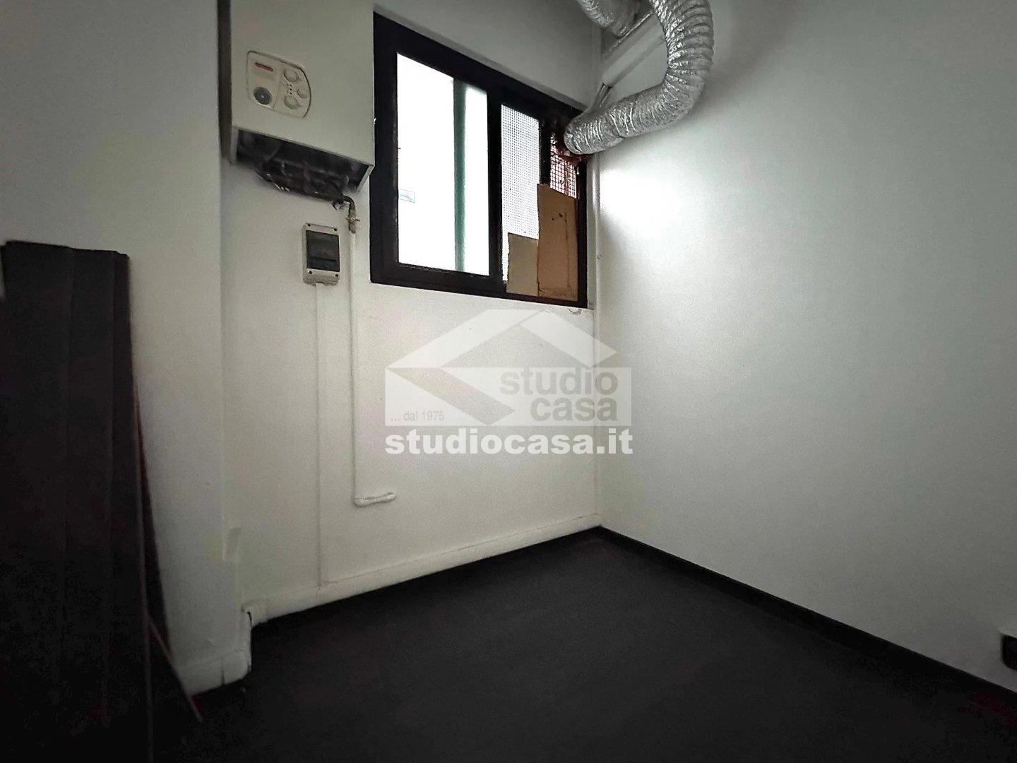 Negozio in vendita a Crema