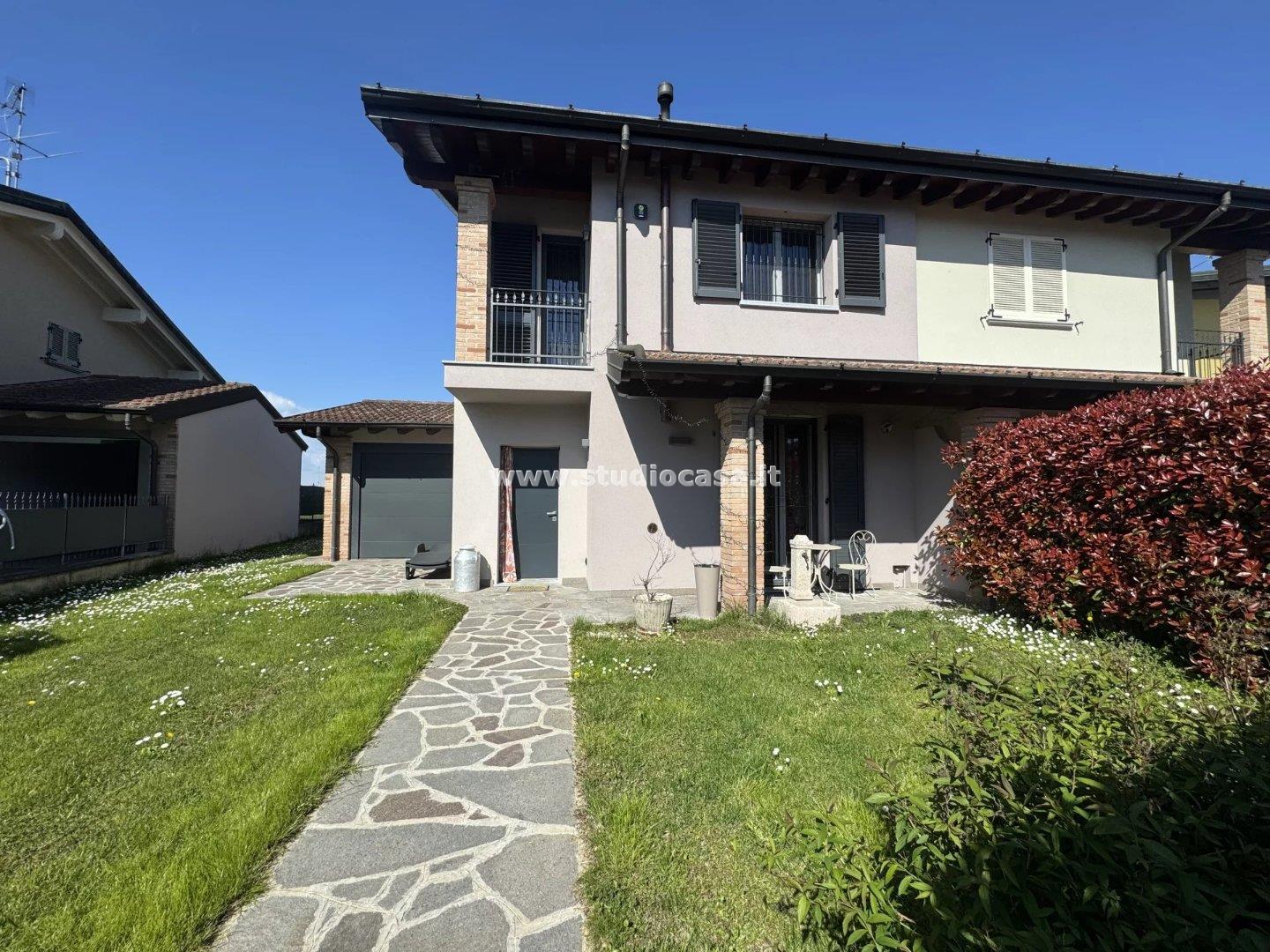 Villa Bifamiliare in vendita a Fiesco