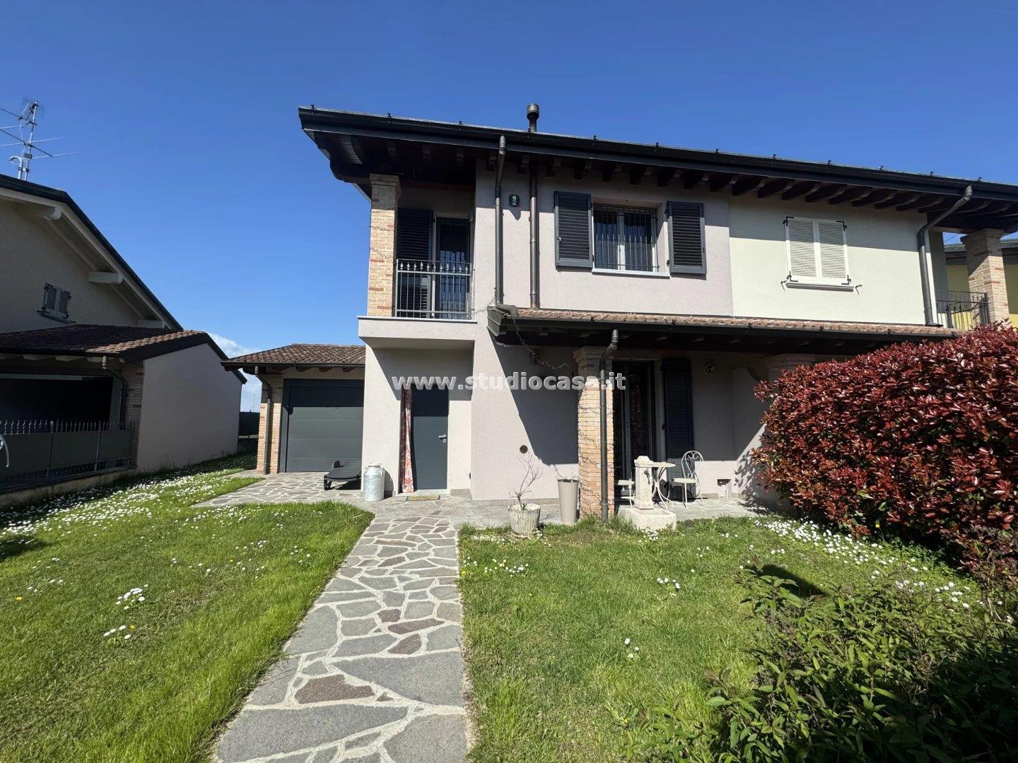 Villa Bifamiliare in vendita a Fiesco