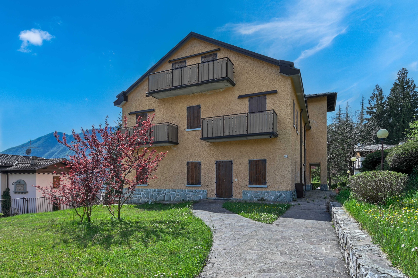 Appartamento in vendita a Selvino