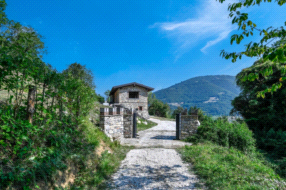 Cascina in vendita a Albino