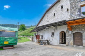 Cascina in vendita a Vertova