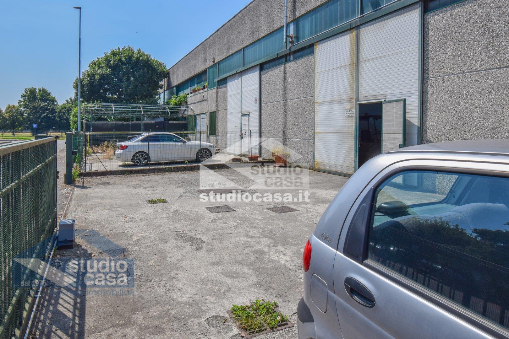 Capannone in vendita a Caselle Lurani