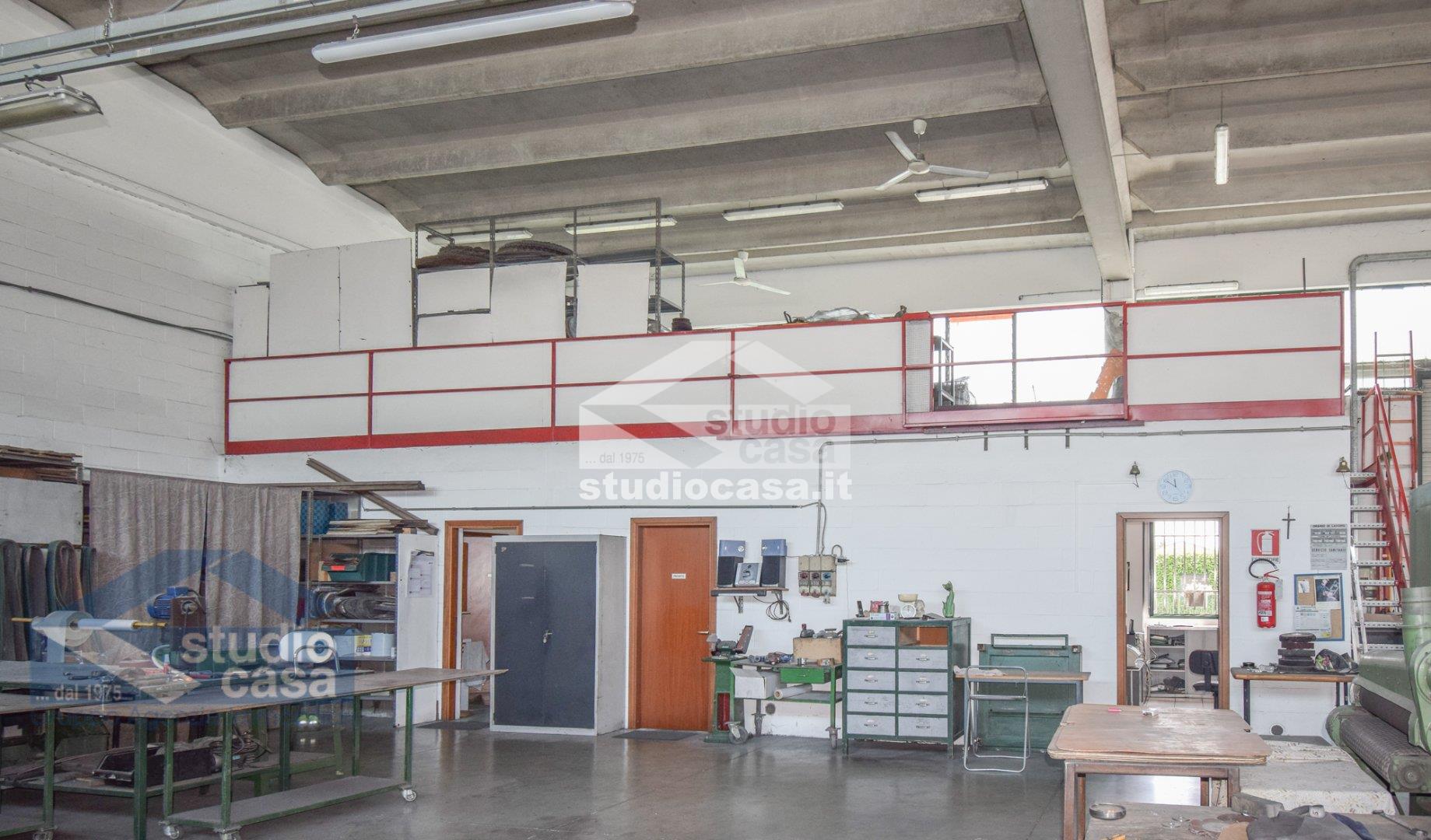 Capannone in vendita a Caselle Lurani